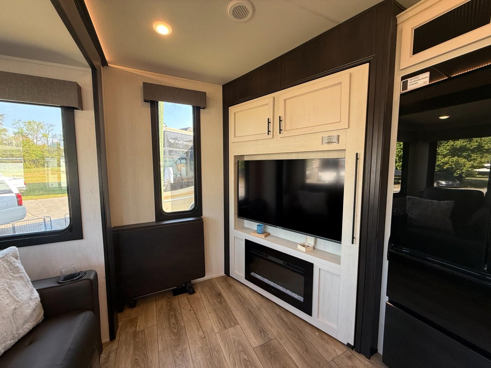 2025 Forest River 2025 Forest River Sabre - thumbnail 16