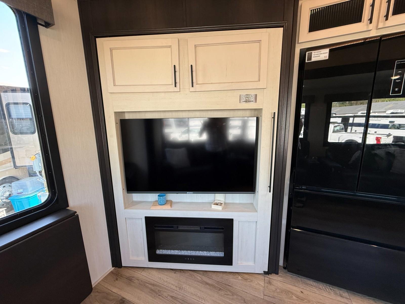 2025 Forest River 2025 Forest River Sabre - thumbnail 17