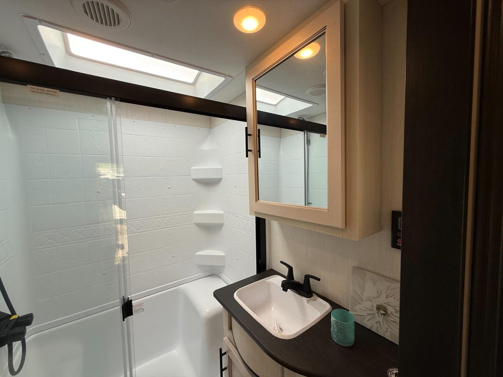 2025 Forest River 2025 Forest River Sabre - thumbnail 19