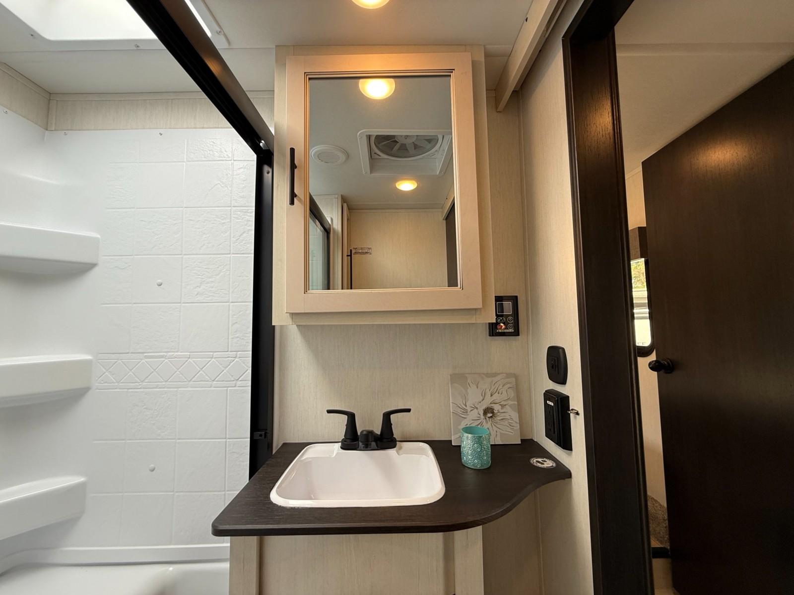 2025 Forest River 2025 Forest River Sabre - thumbnail 22