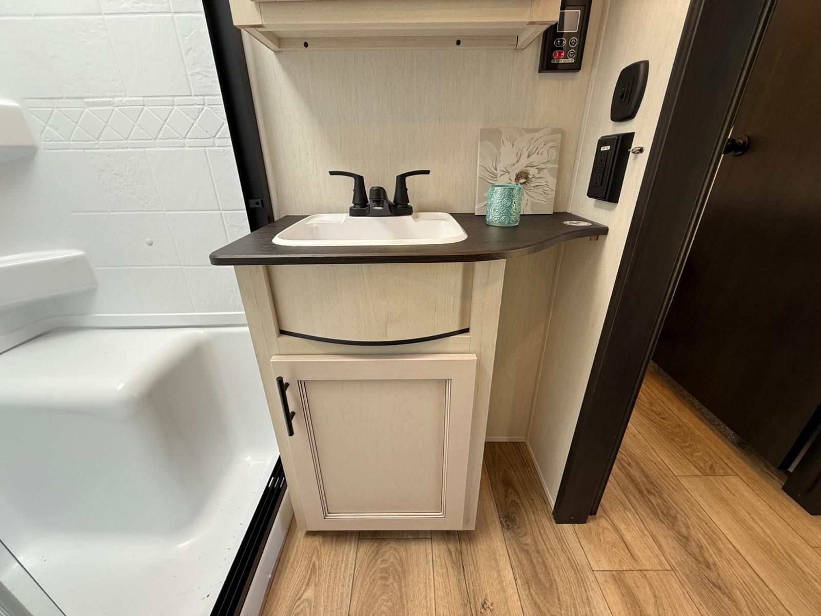 2025 Forest River 2025 Forest River Sabre - thumbnail 23