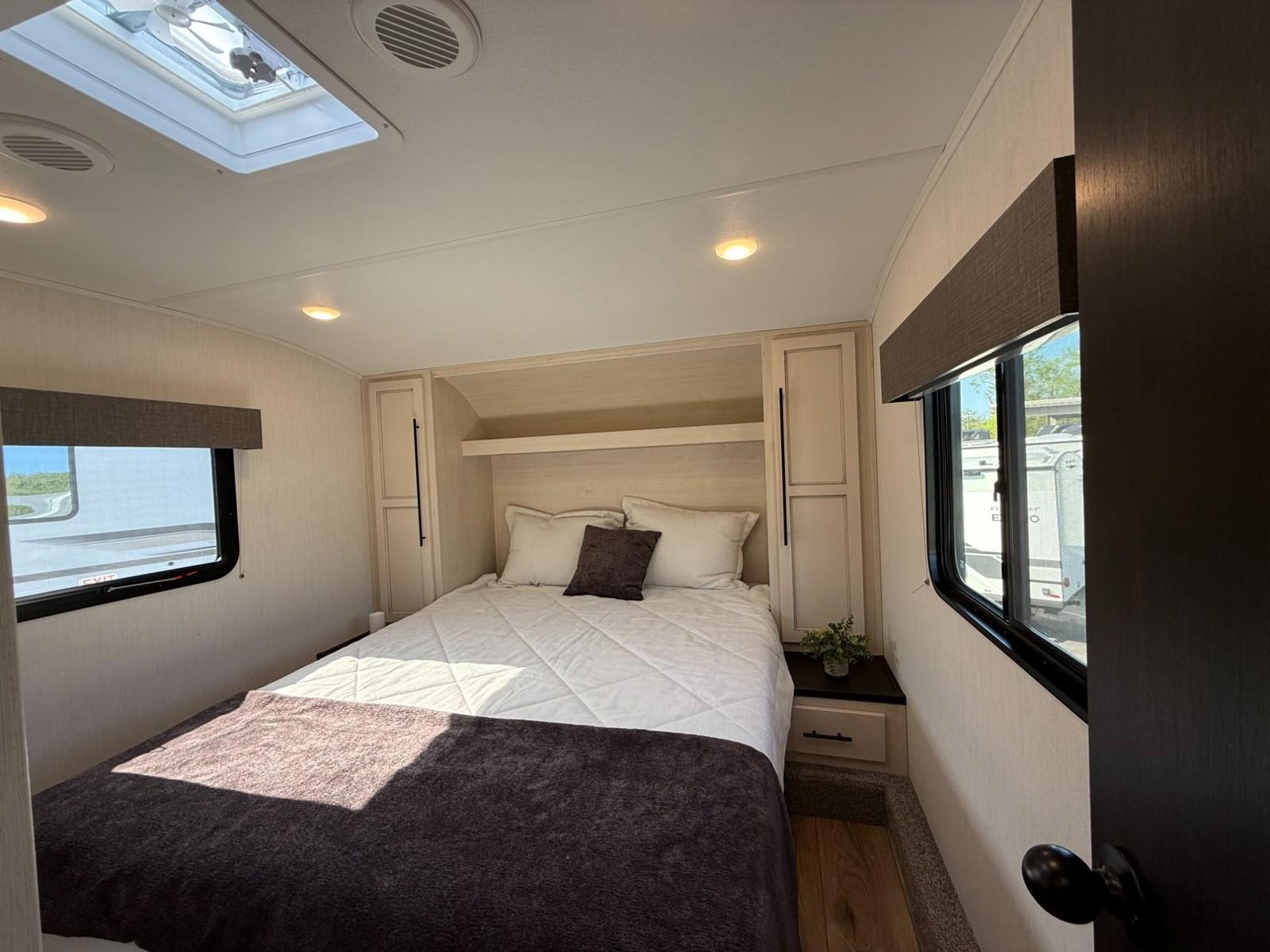 2025 Forest River 2025 Forest River Sabre - thumbnail 24