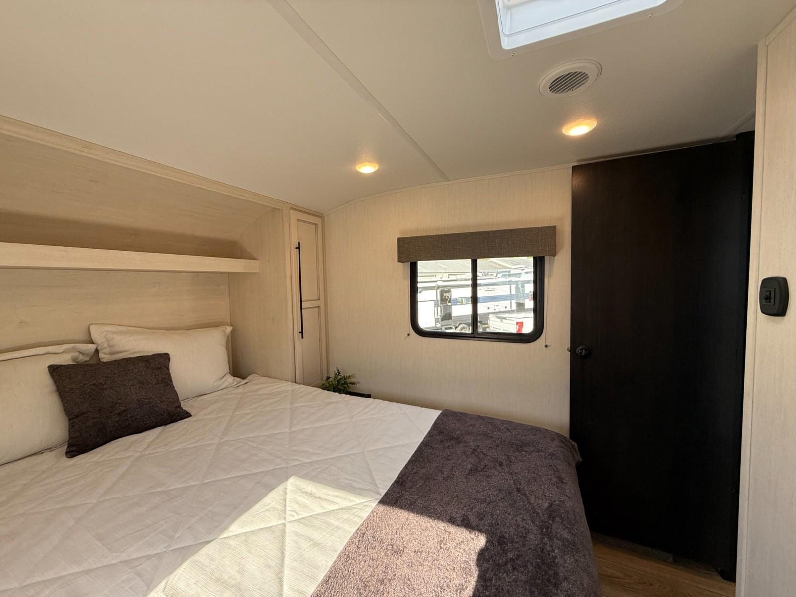 2025 Forest River 2025 Forest River Sabre - thumbnail 26