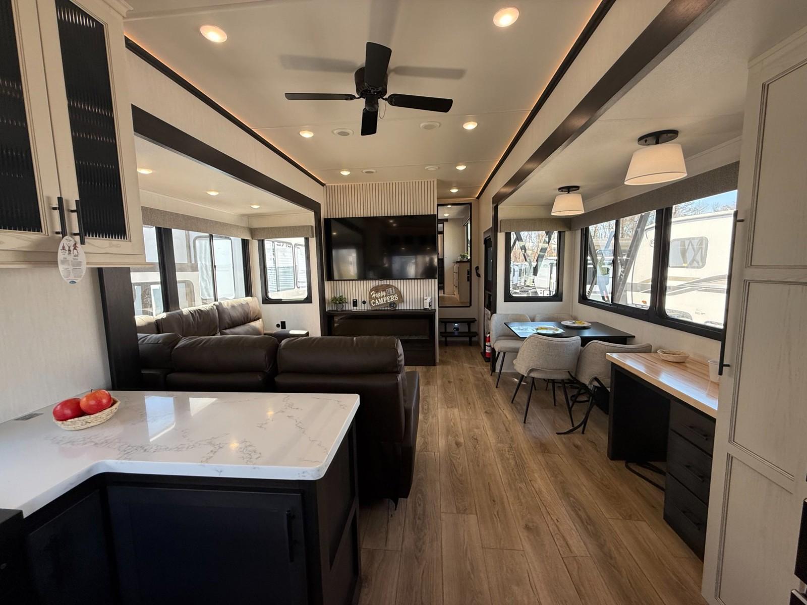 2026 Forest River 2026 Forest River Sabre - thumbnail 6