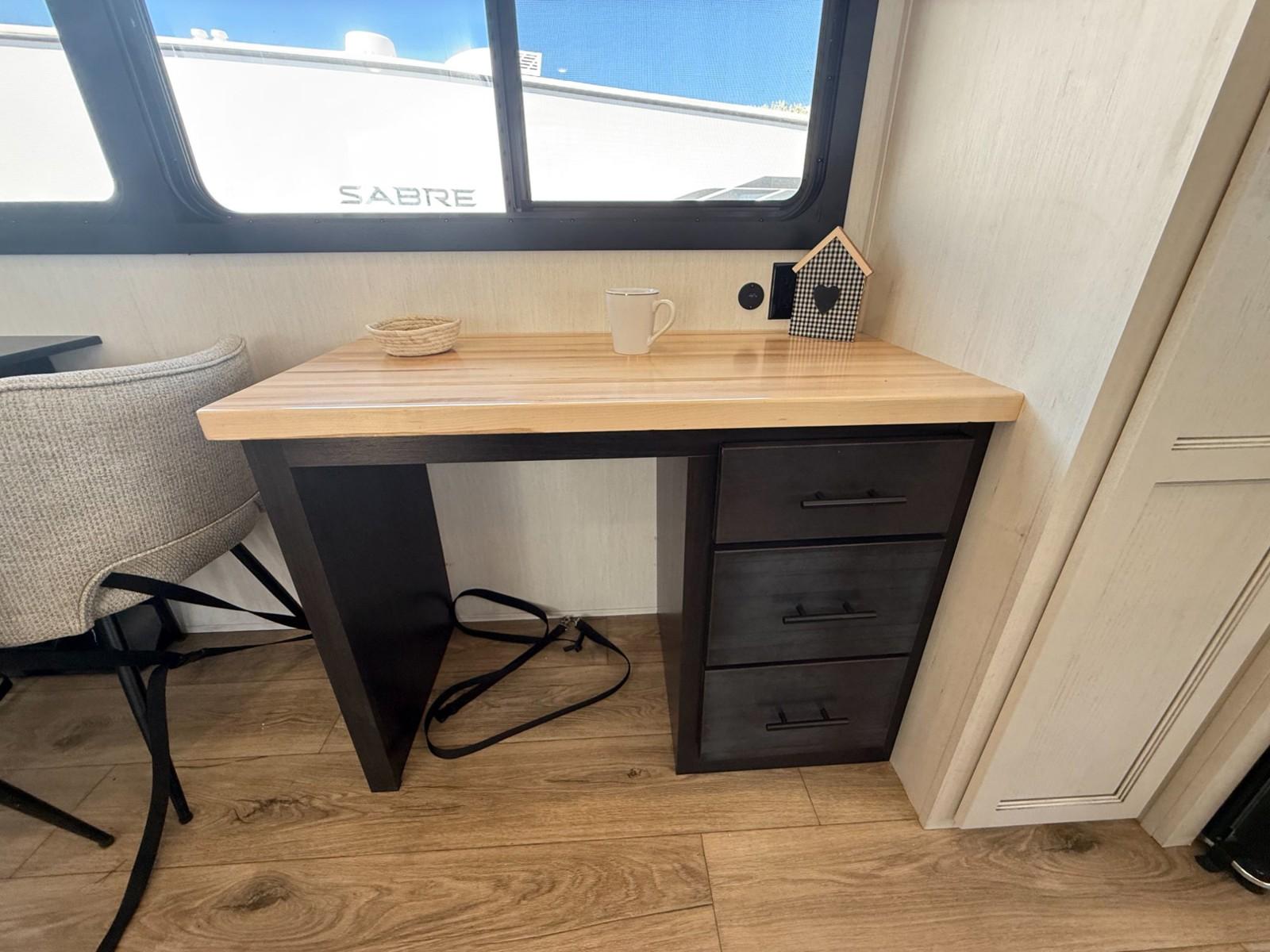 2026 Forest River 2026 Forest River Sabre - thumbnail 15