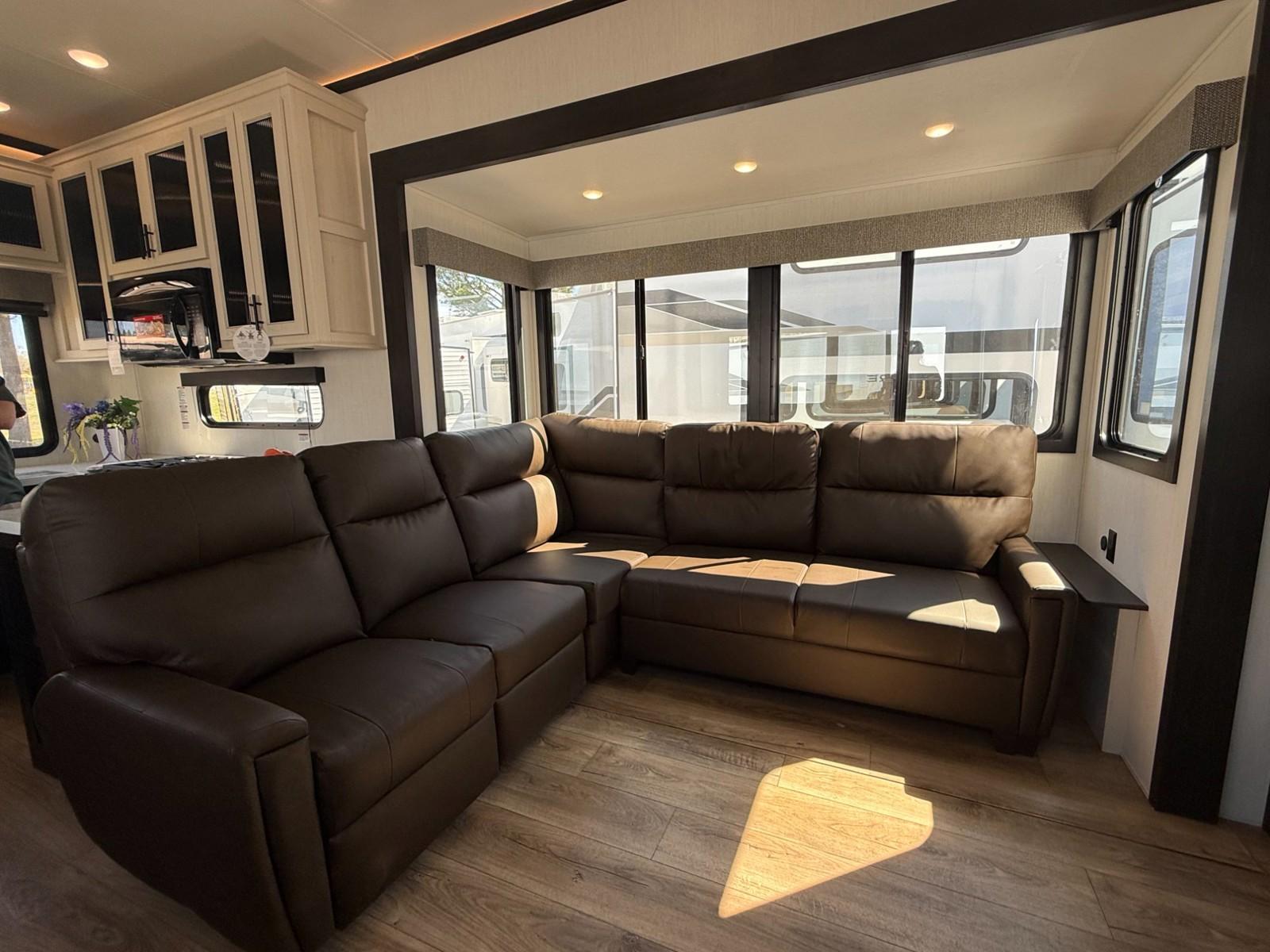 2026 Forest River 2026 Forest River Sabre - thumbnail 18