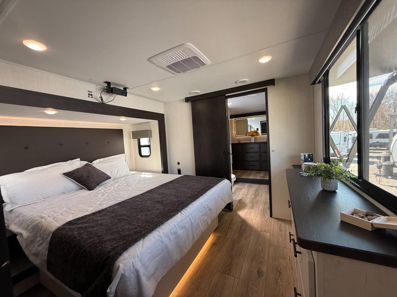 2026 Forest River 2026 Forest River Sabre - thumbnail 24