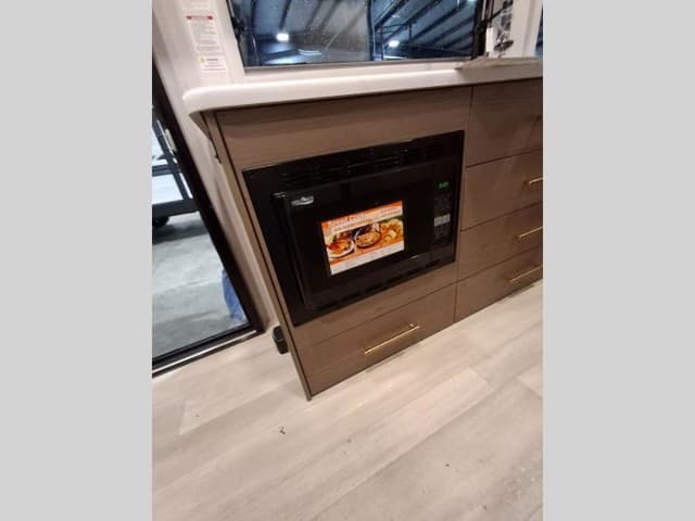 2025 Grand Design 2025 Grand Design Serenova - thumbnail 7