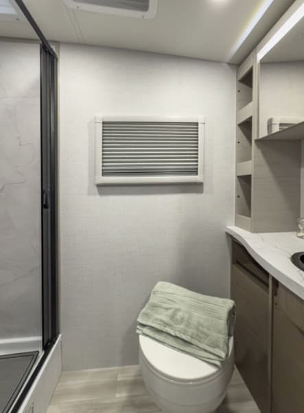 2026 Grand Design 2026 Grand Design Serenova - thumbnail 24