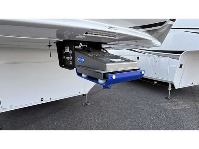 2025 Grand Design 2025 Grand Design Solitude - thumbnail 3