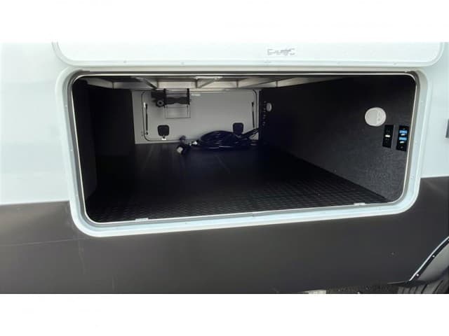 2025 Grand Design 2025 Grand Design Solitude - thumbnail 11