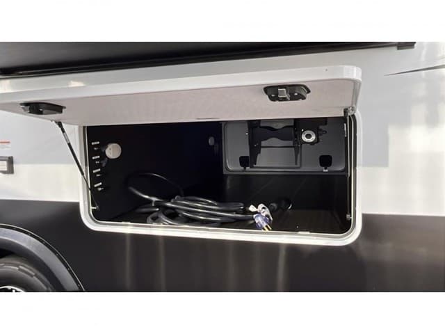 2025 Grand Design 2025 Grand Design Solitude - thumbnail 15