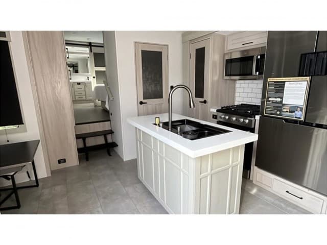 2025 Grand Design 2025 Grand Design Solitude - thumbnail 17