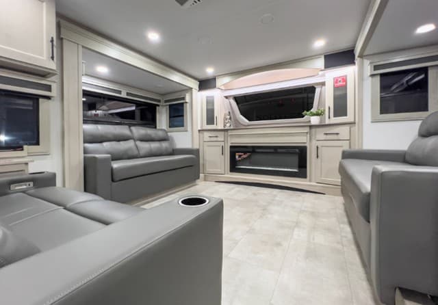 2025 Grand Design 2025 Grand Design Solitude - thumbnail 34