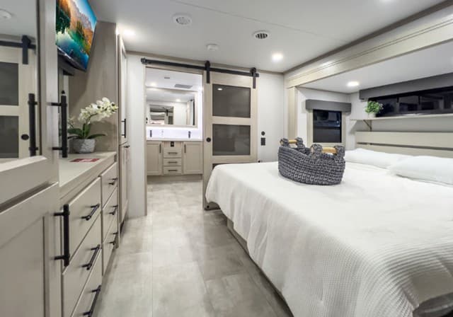 2025 Grand Design 2025 Grand Design Solitude - thumbnail 36