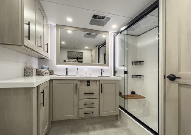 2025 Grand Design 2025 Grand Design Solitude - thumbnail 37