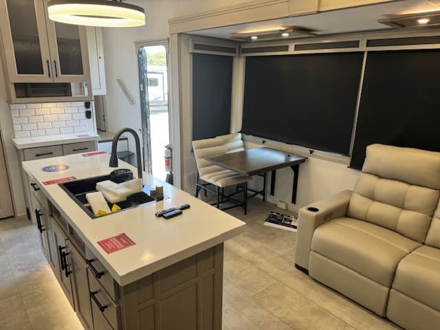 2026 Grand Design 2026 Grand Design Solitude - thumbnail 8