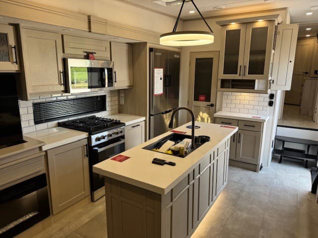 2026 Grand Design 2026 Grand Design Solitude - thumbnail 10