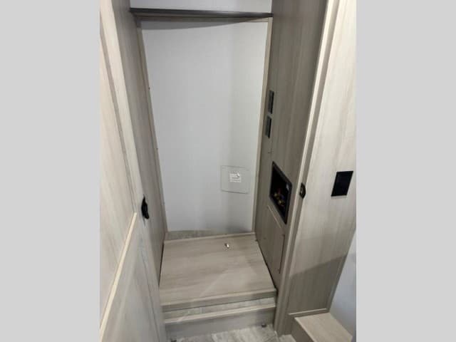 2026 Grand Design 2026 Grand Design Solitude - thumbnail 17