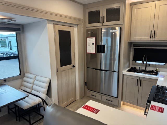 2026 Grand Design 2026 Grand Design Solitude - thumbnail 9