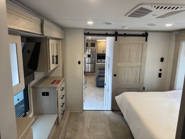 2026 Grand Design 2026 Grand Design Solitude - thumbnail 17