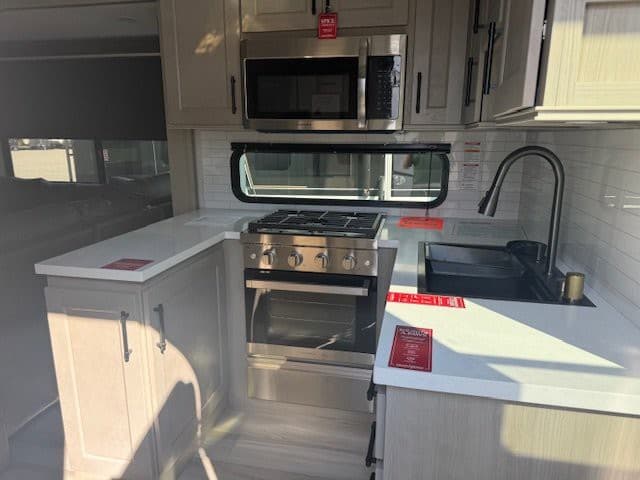 2026 Grand Design 2026 Grand Design Influence - thumbnail 10