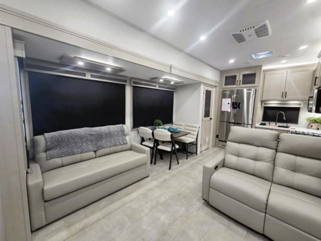 2026 Grand Design 2026 Grand Design Solitude - thumbnail 9