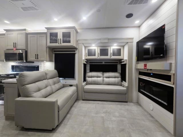 2026 Grand Design 2026 Grand Design Solitude - thumbnail 13