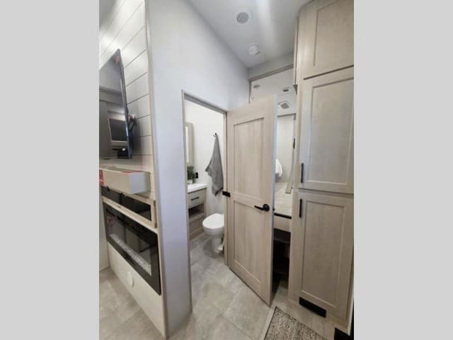 2026 Grand Design 2026 Grand Design Solitude - thumbnail 15