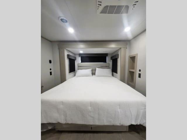 2026 Grand Design 2026 Grand Design Solitude - thumbnail 22