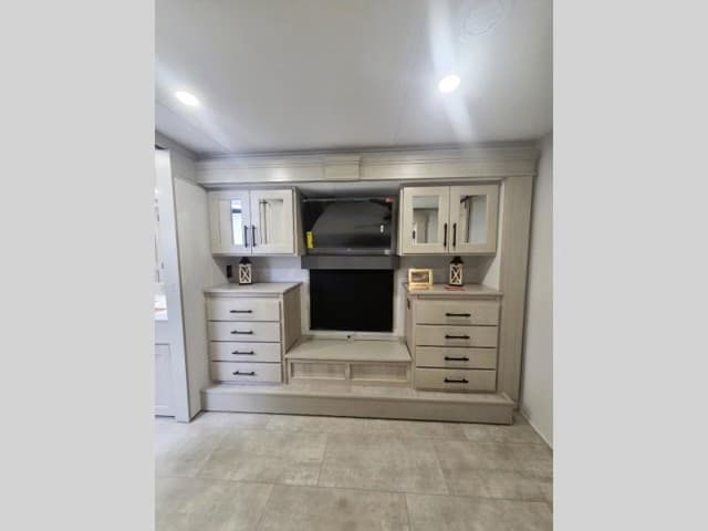 2026 Grand Design 2026 Grand Design Solitude - thumbnail 24