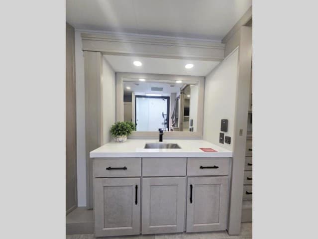 2026 Grand Design 2026 Grand Design Solitude - thumbnail 29