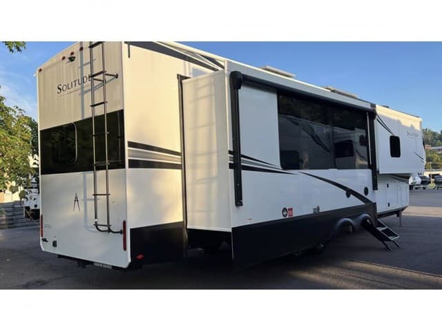 2026 Grand Design 2026 Grand Design Solitude - thumbnail 5