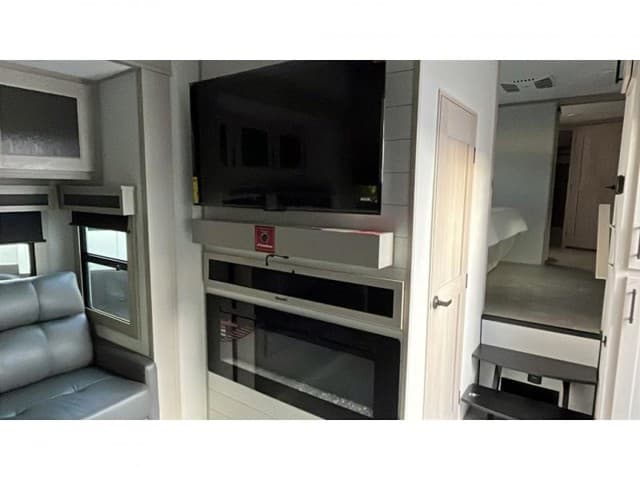 2026 Grand Design 2026 Grand Design Solitude - thumbnail 18