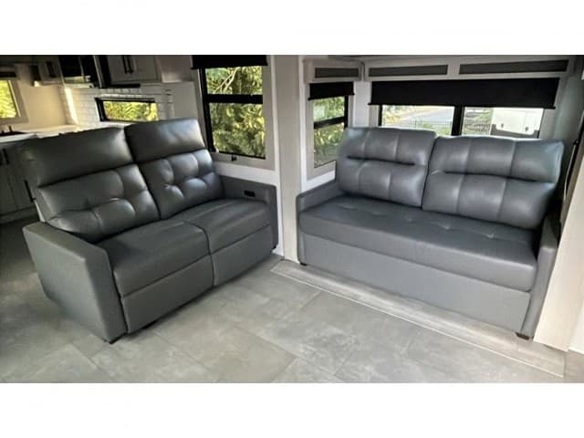 2026 Grand Design 2026 Grand Design Solitude - thumbnail 19