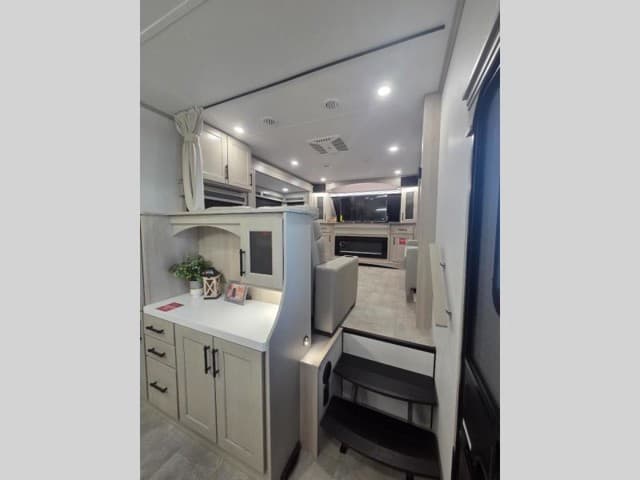 2026 Grand Design 2026 Grand Design Solitude - thumbnail 7