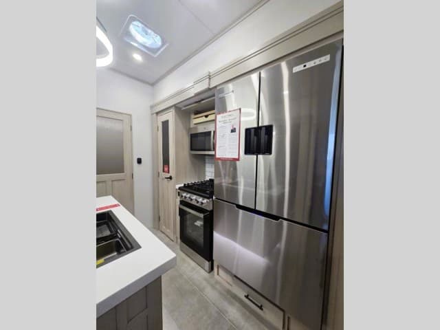 2026 Grand Design 2026 Grand Design Solitude - thumbnail 11