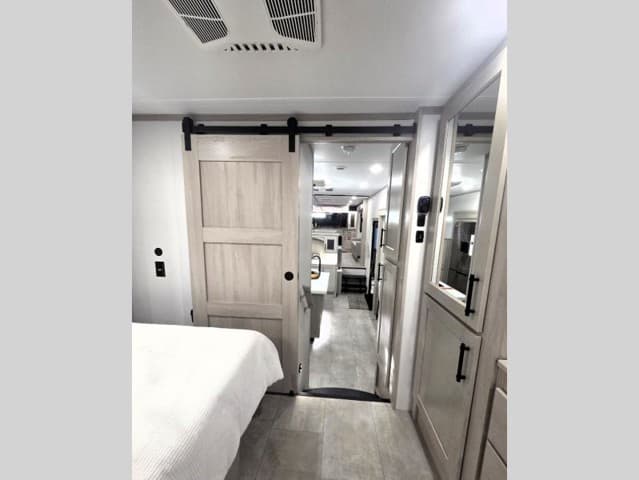 2026 Grand Design 2026 Grand Design Solitude - thumbnail 13