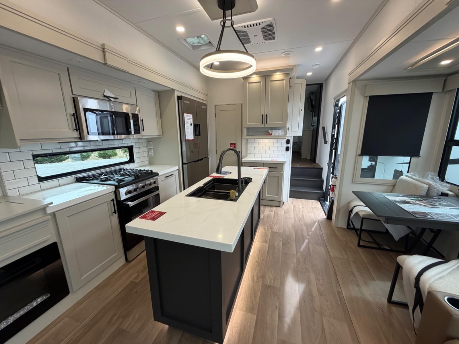 2026 Grand Design 2026 Grand Design Solitude - thumbnail 9