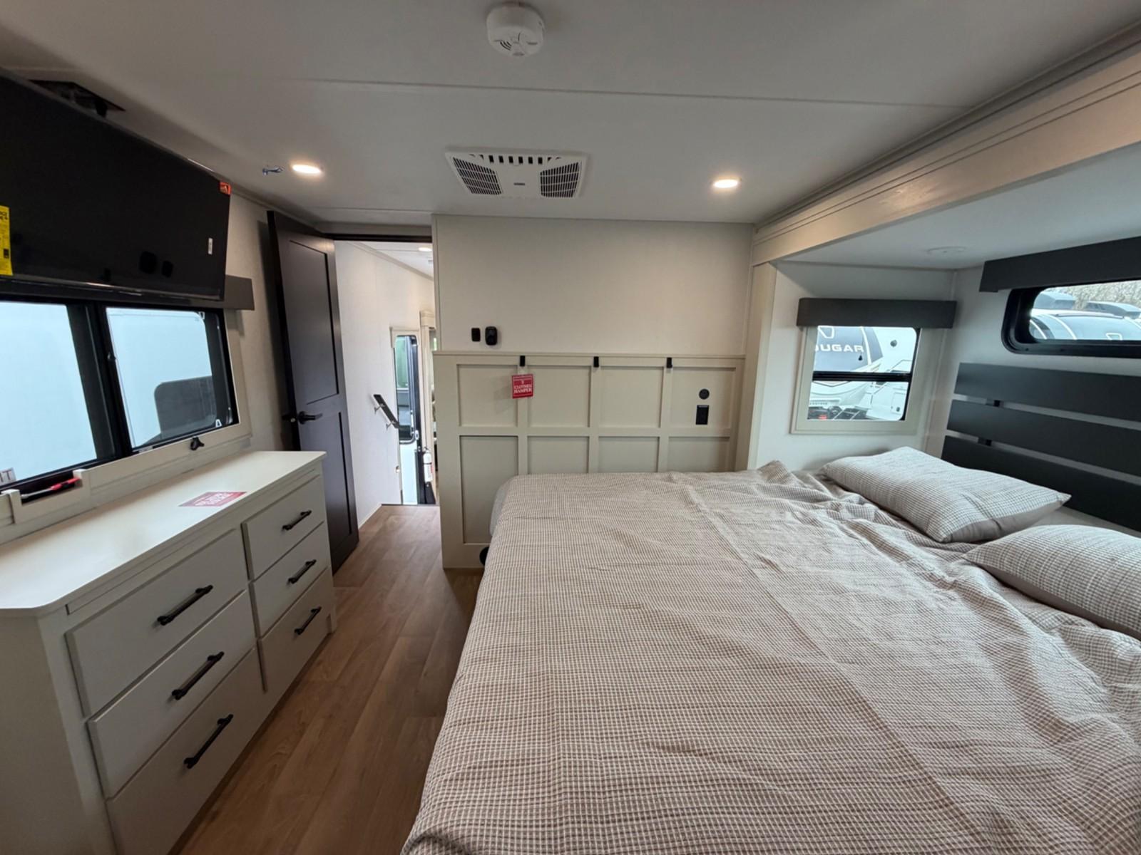 2026 Grand Design 2026 Grand Design Solitude - thumbnail 16