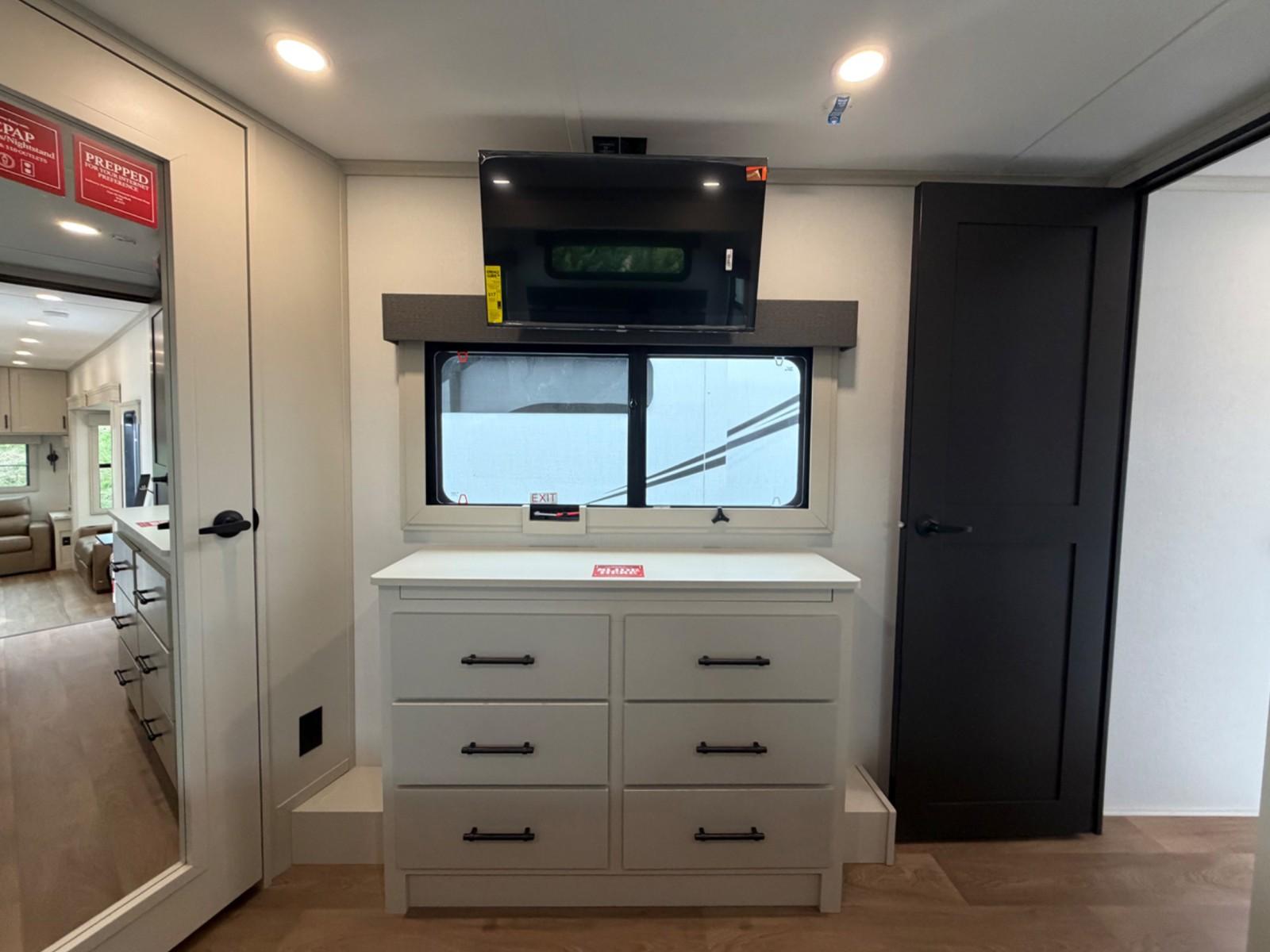 2026 Grand Design 2026 Grand Design Solitude - thumbnail 18