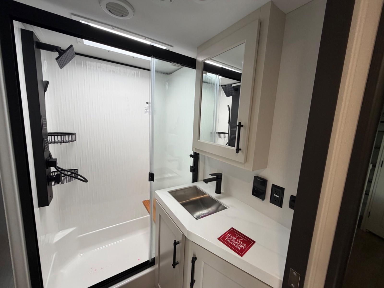 2026 Grand Design 2026 Grand Design Solitude - thumbnail 20