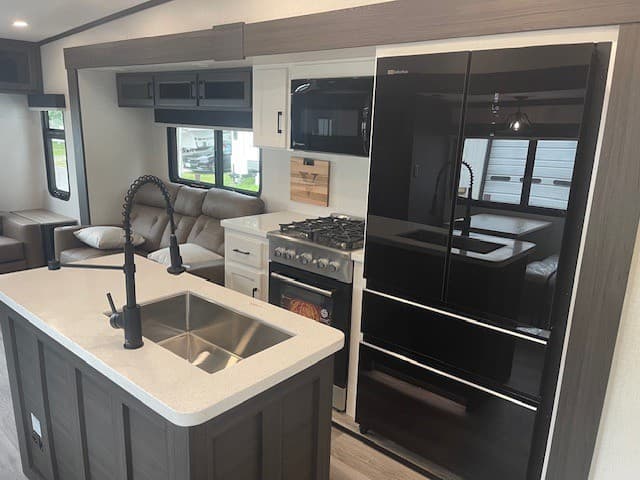 2026 Venture RV 2026 Venture RV Sporttrek Touring Edition - thumbnail 7