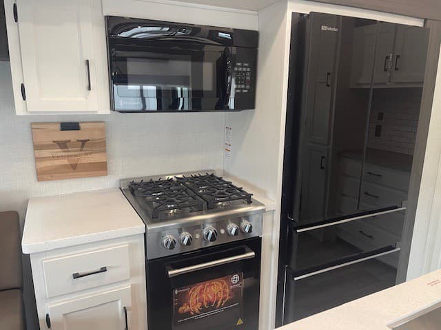 2026 Venture RV 2026 Venture RV Sporttrek Touring Edition - thumbnail 9