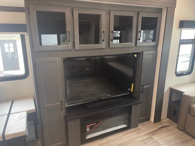 2026 Venture RV 2026 Venture RV Sporttrek Touring Edition - thumbnail 12