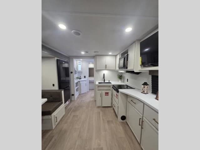 2026 Grand Design 2026 Grand Design Transcend - thumbnail 9