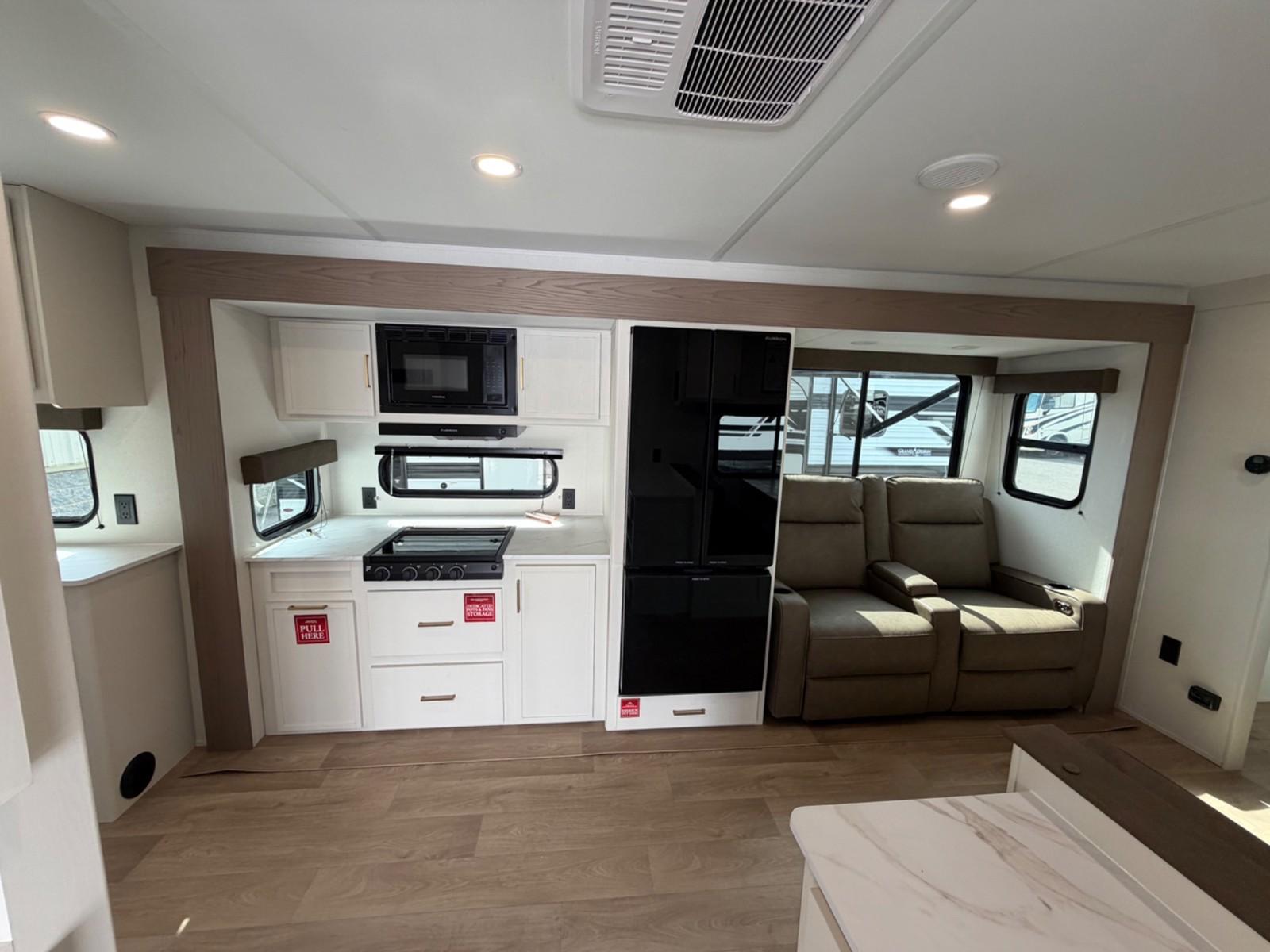 2026 Grand Design 2026 Grand Design Transcend Xplor - thumbnail 8