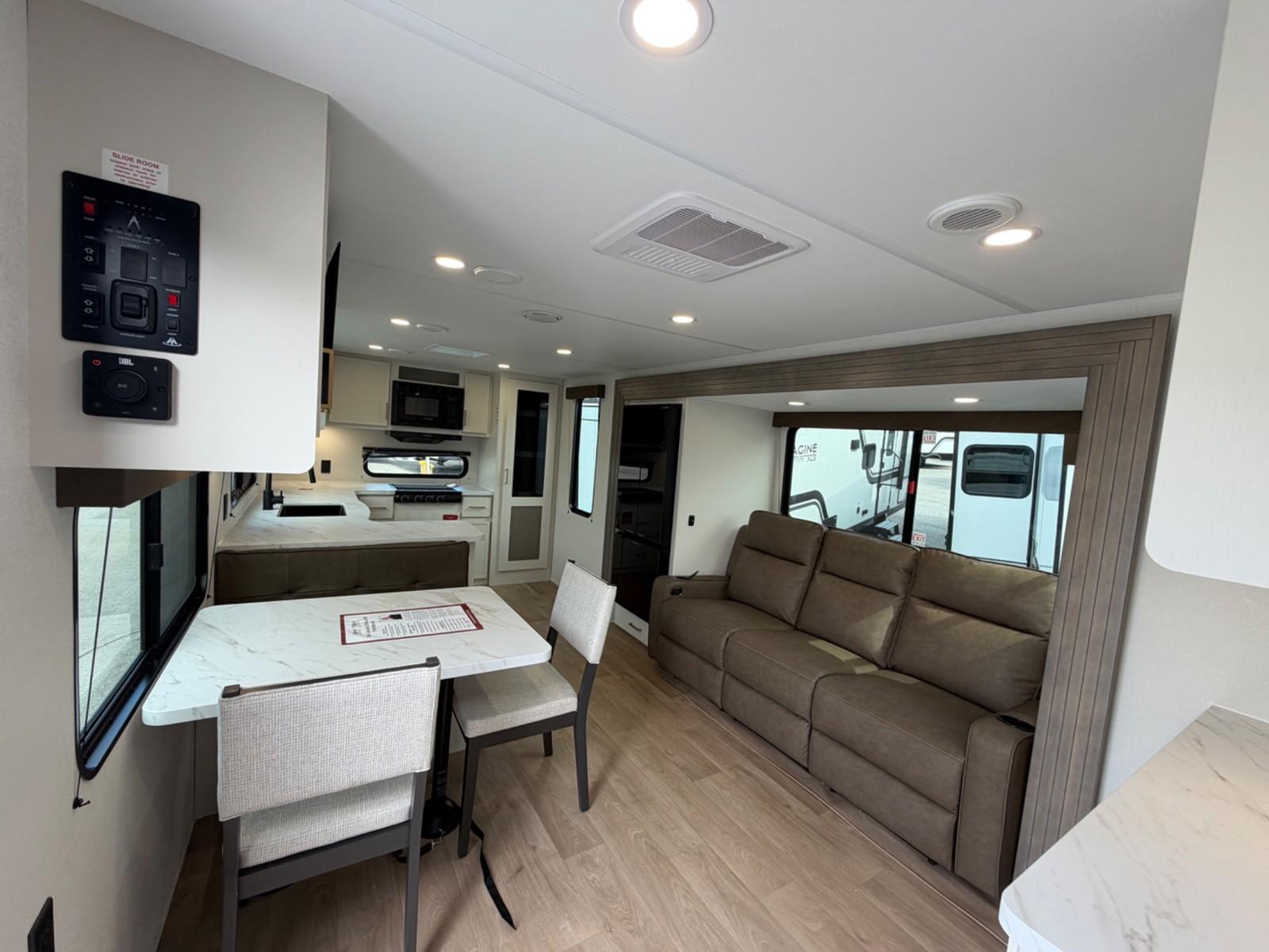 2026 Grand Design 2026 Grand Design Transcend - thumbnail 9