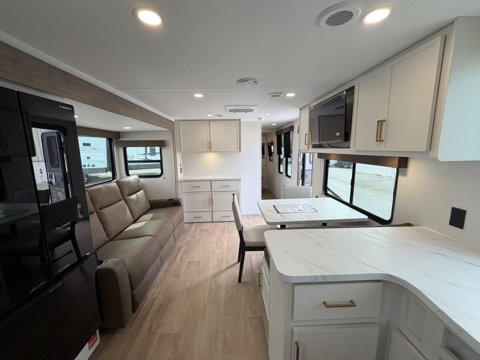 2026 Grand Design 2026 Grand Design Transcend - thumbnail 13