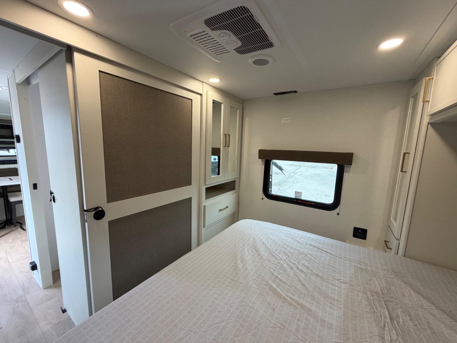 2026 Grand Design 2026 Grand Design Transcend - thumbnail 16